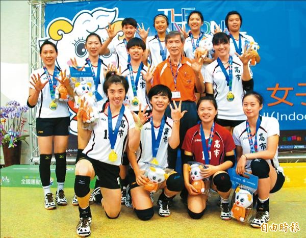 高雄市女排在全運會決賽以3:2擊敗新北市,奪得9連霸。(記者林宗偉攝) 高雄市女排在全運會決賽以3:2擊敗新北市,奪得9連霸。(記者林宗偉攝)