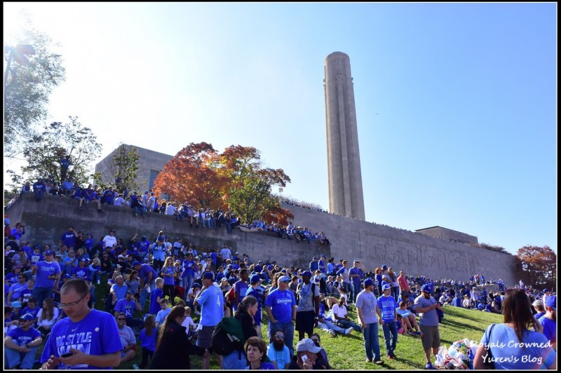 沿路整個城市充滿藍色。（讀者林俞任、翟偉翔提供）