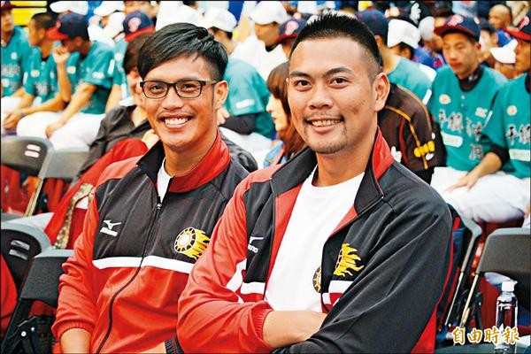 陽耀勳(左)和羅錦龍出席關懷盃開幕大會。(記者羅志朋攝) 陽耀勳(左)和羅錦龍出席關懷盃開幕大會。(記者羅志朋攝)