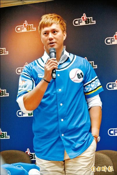 高國輝對於傳出韓職對他有興趣一事,表示:「要等真正提出合約再說。」(記者倪婉君攝) 高國輝對於傳出韓職對他有興趣一事,表示:「要等真正提出合約再說。」(記者倪婉君攝)