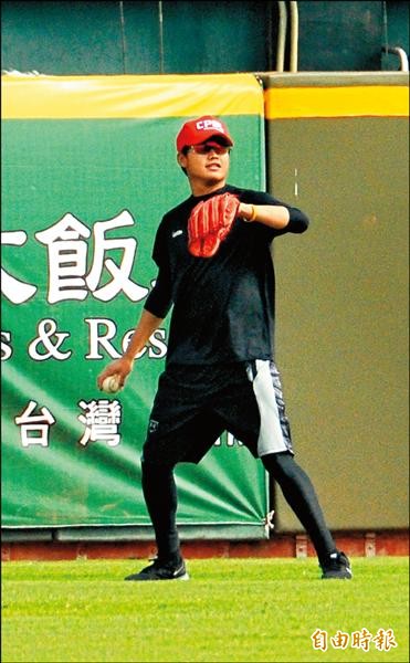 中職聯隊林樺慶將擔任今天對日職的先發投手。(記者徐正揚攝) 中職聯隊林樺慶將擔任今天對日職的先發投手。(記者徐正揚攝)