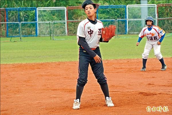 高雄市王牌胡耀恩投6局又開轟,表現超亮眼。(記者倪婉君攝) 高雄市王牌胡耀恩投6局又開轟,表現超亮眼。(記者倪婉君攝)