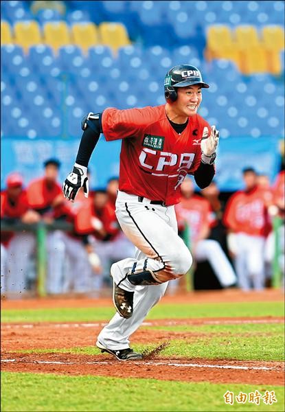 棒子火熱的梁家榮連5場敲安,打擊率上升到0.625。(記者廖耀東攝) 棒子火熱的梁家榮連5場敲安,打擊率上升到0.625。(記者廖耀東攝)
