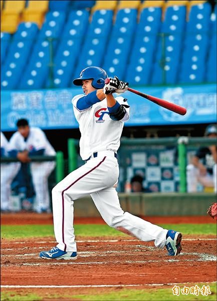 培訓隊林立1局下半就敲出安打,帶動全隊攻勢,獲選單場MVP。(記者廖耀東攝) 培訓隊林立1局下半就敲出安打,帶動全隊攻勢,獲選單場MVP。(記者廖耀東攝)