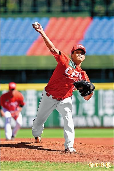 中職陳韻文雖然首局就丟2分,但後5局成功封鎖對方攻勢,繳出優質先發。(記者廖耀東攝) 中職陳韻文雖然首局就丟2分,但後5局成功封鎖對方攻勢,繳出優質先發。(記者廖耀東攝)