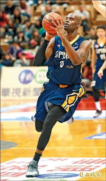 達欣緊急找來上季得分王B.戴維斯救火，希望能擺脫「爐主」。（資料照，記者林正堃攝）