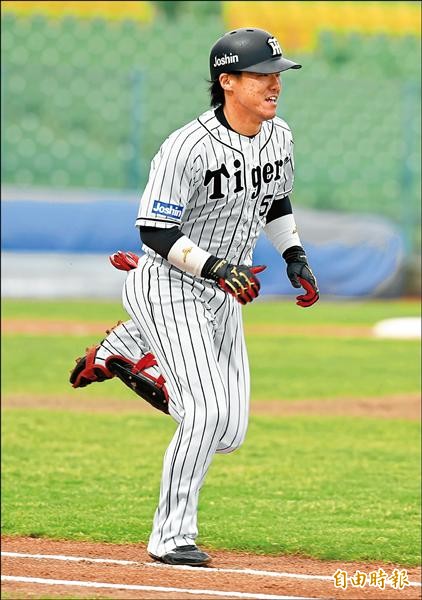 陽川尚將昨敲2安3打點,包含一支2分砲,助日職聯隊在冬盟例行賽確定排名第1。(記者廖耀東攝) 陽川尚將昨敲2安3打點,包含一支2分砲,助日職聯隊在冬盟例行賽確定排名第1。(記者廖耀東攝)