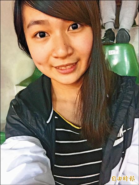 iPhone的學校沒有籃球隊,每年照常進場支持HBL。(記者林岳甫攝) iPhone的學校沒有籃球隊,每年照常進場支持HBL。(記者林岳甫攝)