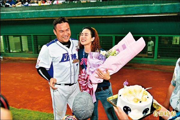 鄭達鴻確定轉戰中信兄弟,坦言妻兒是打球的動力來源。(資料照,記者張忠義攝) 鄭達鴻確定轉戰中信兄弟,坦言妻兒是打球的動力來源。(資料照,記者張忠義攝)