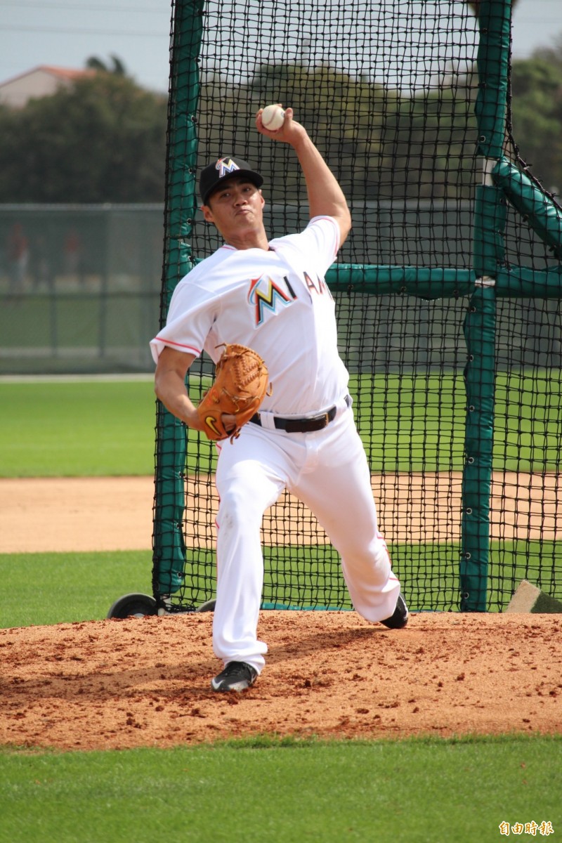 今天陳偉殷除了進牛棚練投之外，也丟了2局共34球的BP。（特派記者羅志朋攝）