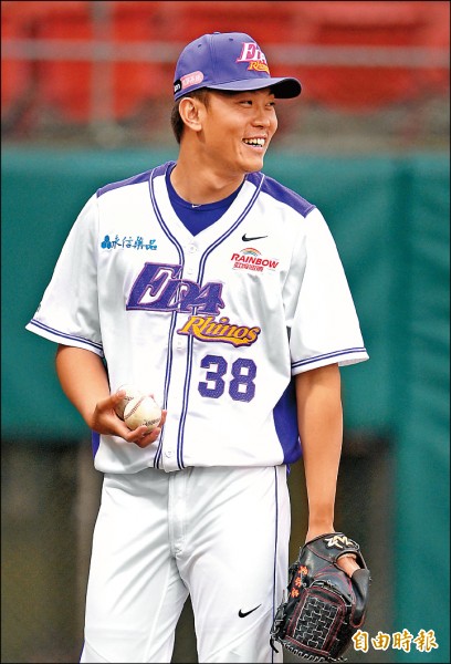 黃亦志今升一軍，初登板將先發對戰統一獅。（記者林正堃攝）