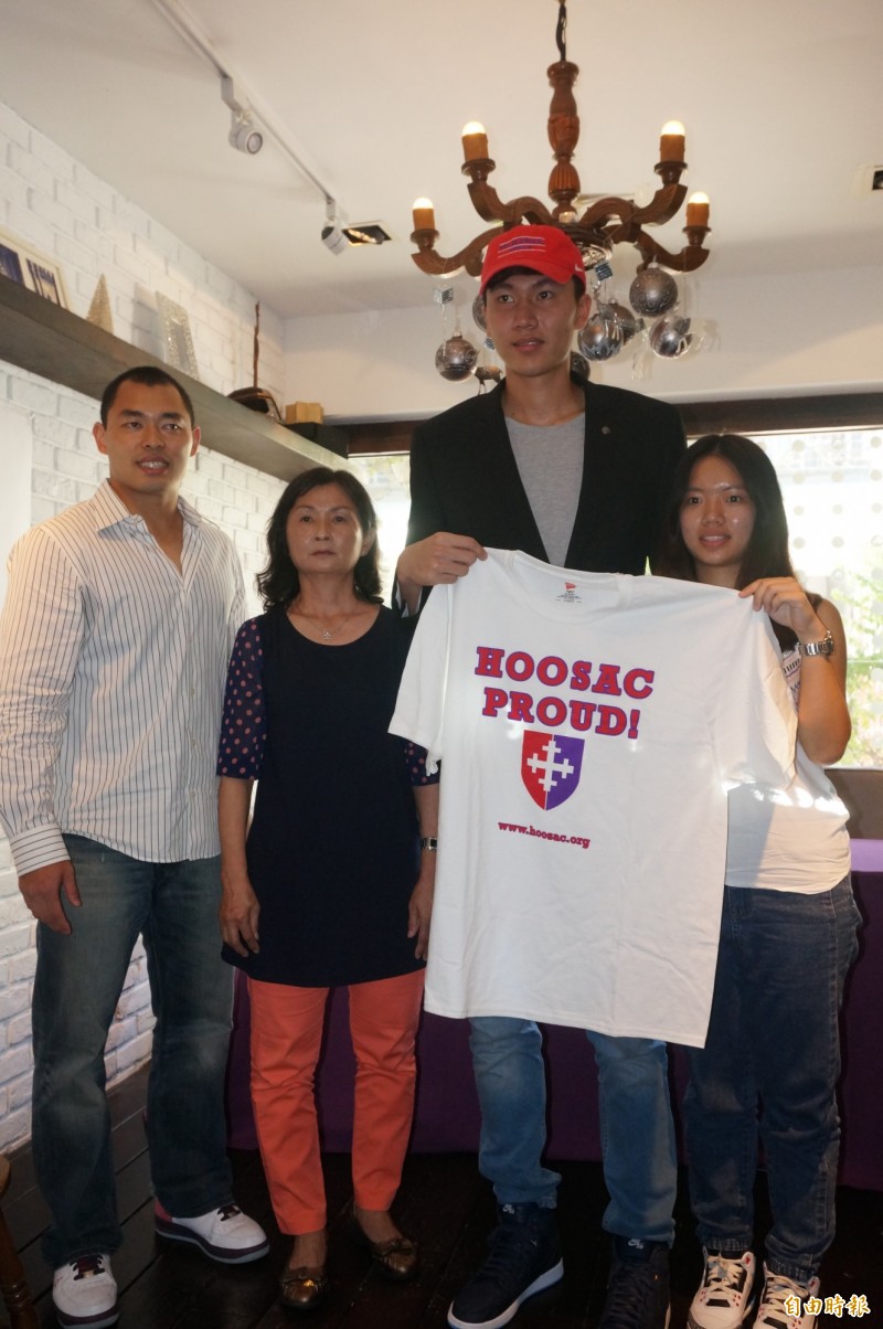 陳柏良（右二）曾在2014年赴美。（資料照，記者張正邦攝）