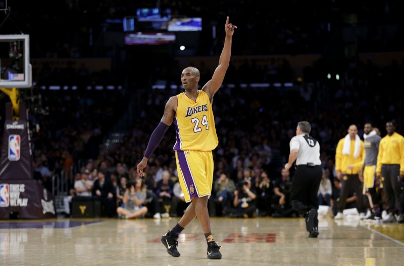 Kobe Intensity 圖集》看了會落淚! Kobe賣力飆60分弄哭球迷 - 自由體育