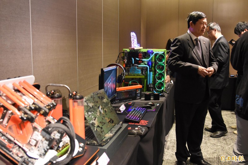 現場展示各領導品牌 COOLER MASTER,GIGABYTE,HWBOT,MSI,NVIDIA,Thermaltake為玩家量身訂作的產品。（記者林柏辰攝）
