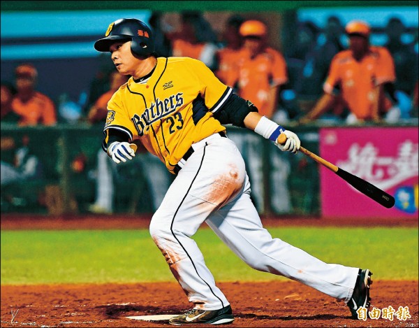 彭政閔單場五安，本季首轟也出爐。（記者劉信德攝）