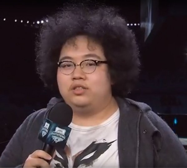 閃電狼教練團之一的牛排在受訪時也大力稱讚選手的表現。（圖片擷取自youtube）