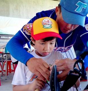 崇越棒球營開跑。（崇越科技提供）