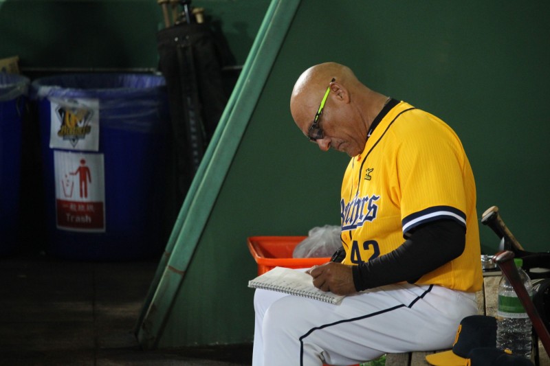 克魯茲6月底返美，暫時結束執教時光。（球團提供）