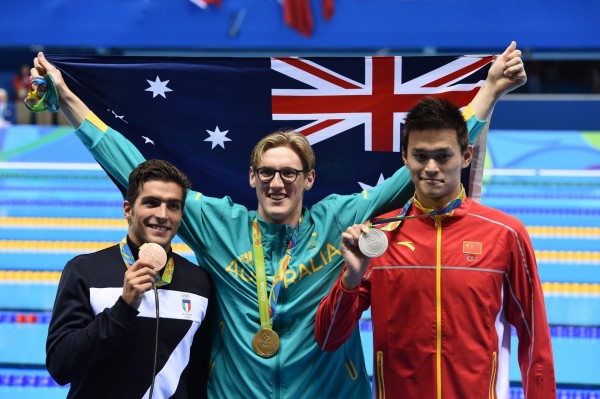 澳洲游泳選手何頓(Mack Horton)在男子400公尺自由式決賽擊敗中國名將孫楊(右)。(歐新社) 澳洲游泳選手何頓(Mack Horton)在男子400公尺自由式決賽擊敗中國名將孫楊(右)。(歐新社)