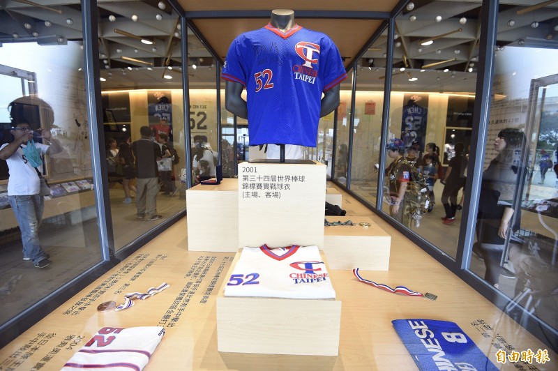 陳金鋒特展桃園球場開展。（記者陳志曲攝）