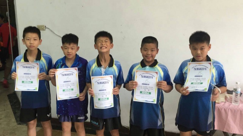 北市民權國小衛冕國小男童六年級團體賽冠軍（民權國小提供）
