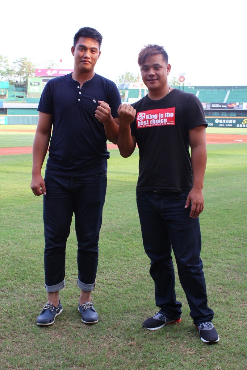 林威志、林航加盟獅隊。（球團提供）