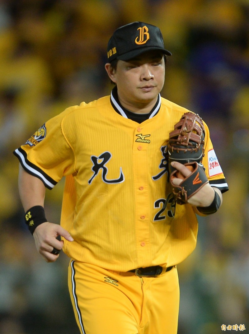 彭政閔出現守備失誤後難掩失落。（記者林正堃攝）