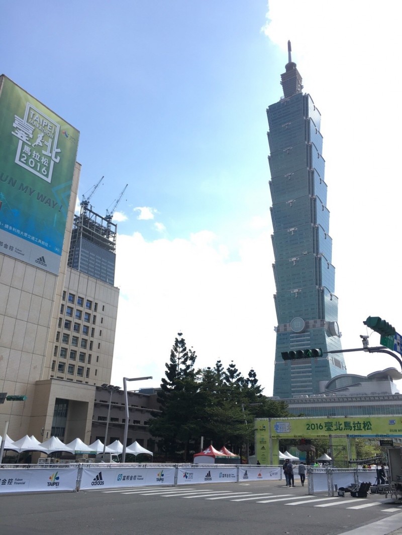 台北馬拉松明天早上6點30分起跑，預估會是好天氣。（台北市府體育局提供）