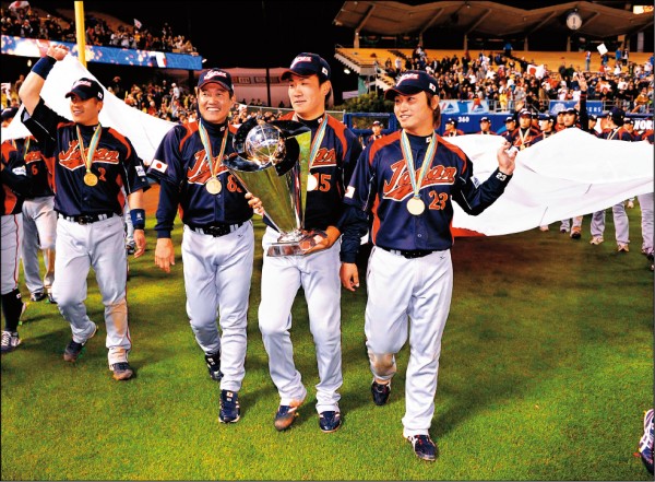 青木宣親（右）確定加入經典賽日本隊，是日本隊首位宣布參賽的大聯盟球員。（資料照，歐新社）