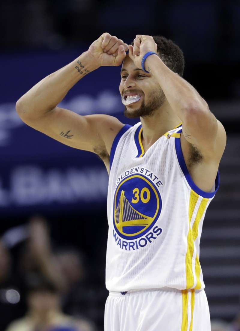 NBA》柯瑞準大三元演出 勇士末節吹熄熱火 - 自由體育