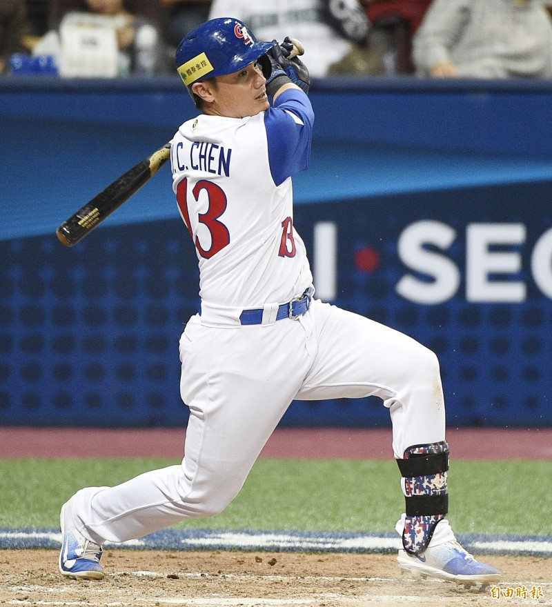 陳鏞基滾地球，台灣第一分進帳。（特派記者陳志曲攝）