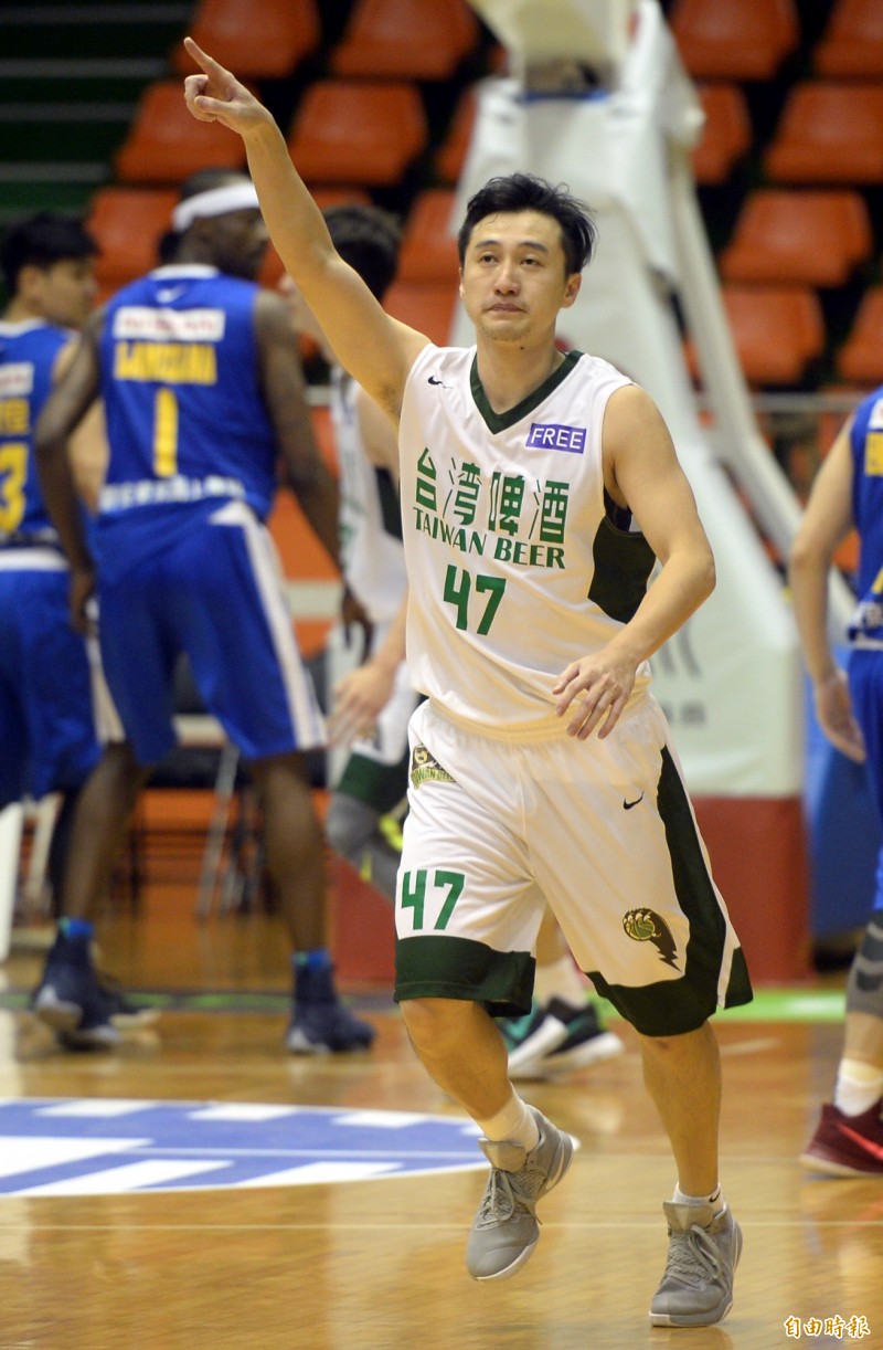 台啤林瑞堃飆進3分球。（記者林正堃攝）