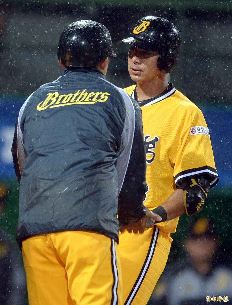 曾陶鎔轟出全壘打。（記者林正堃攝）