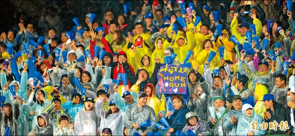 中職28年開幕戰昨開打，締造史上第一次新莊滿場紀錄。（記者林正堃攝）