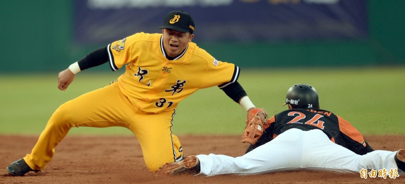 陳傑憲盜壘成功。（記者林正堃攝）