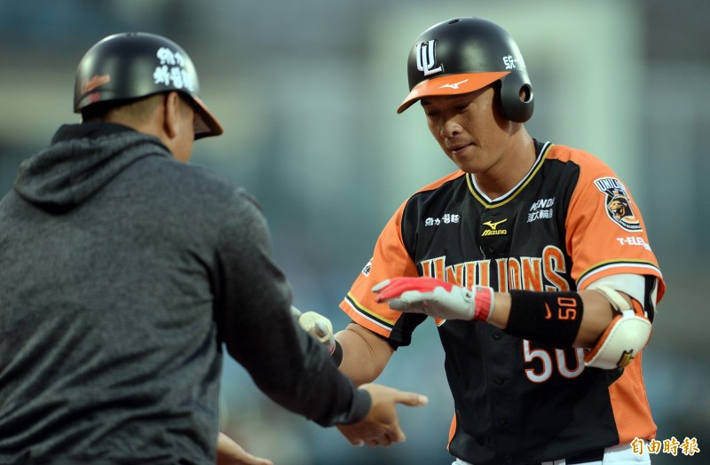 買嘉儀敲出2分打點安打。（記者林正堃攝）