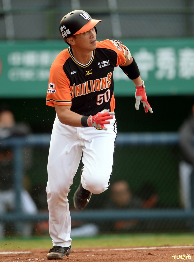 買嘉儀敲出2分打點安打。（記者林正堃攝）