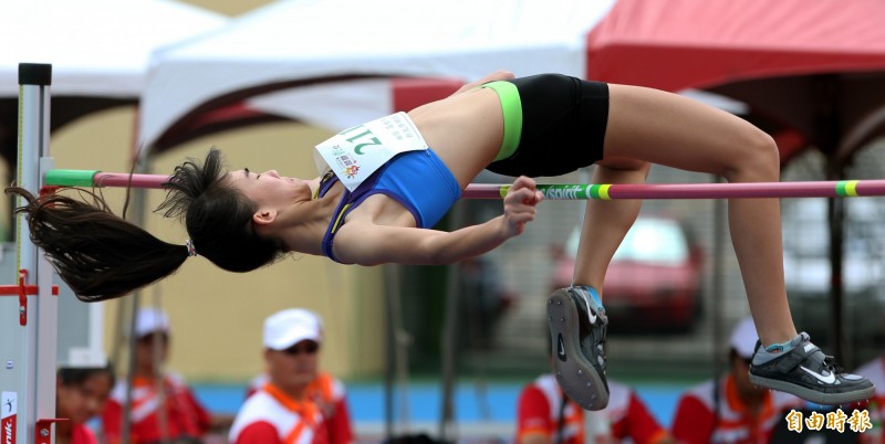 新北市明德高中劉宇珊寫下個人最佳成績。（記者林正堃攝）