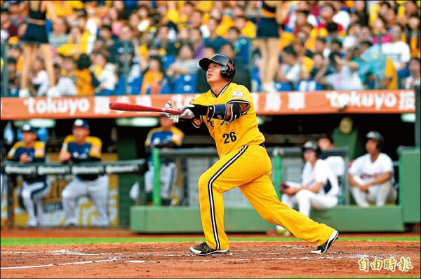 中信兄弟捕手黃鈞聲昨天包辦兄弟2分打點，獲選單場MVP。（記者廖耀東攝）