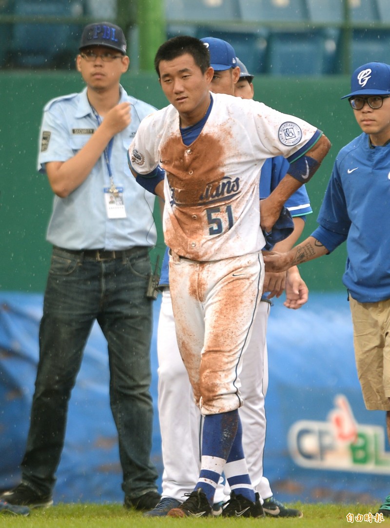 余孟馗傷退。（記者林正堃攝）