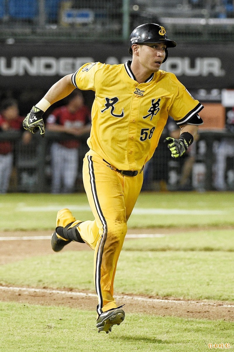 曾陶鎔三分砲追平比分。（記者陳志曲攝）