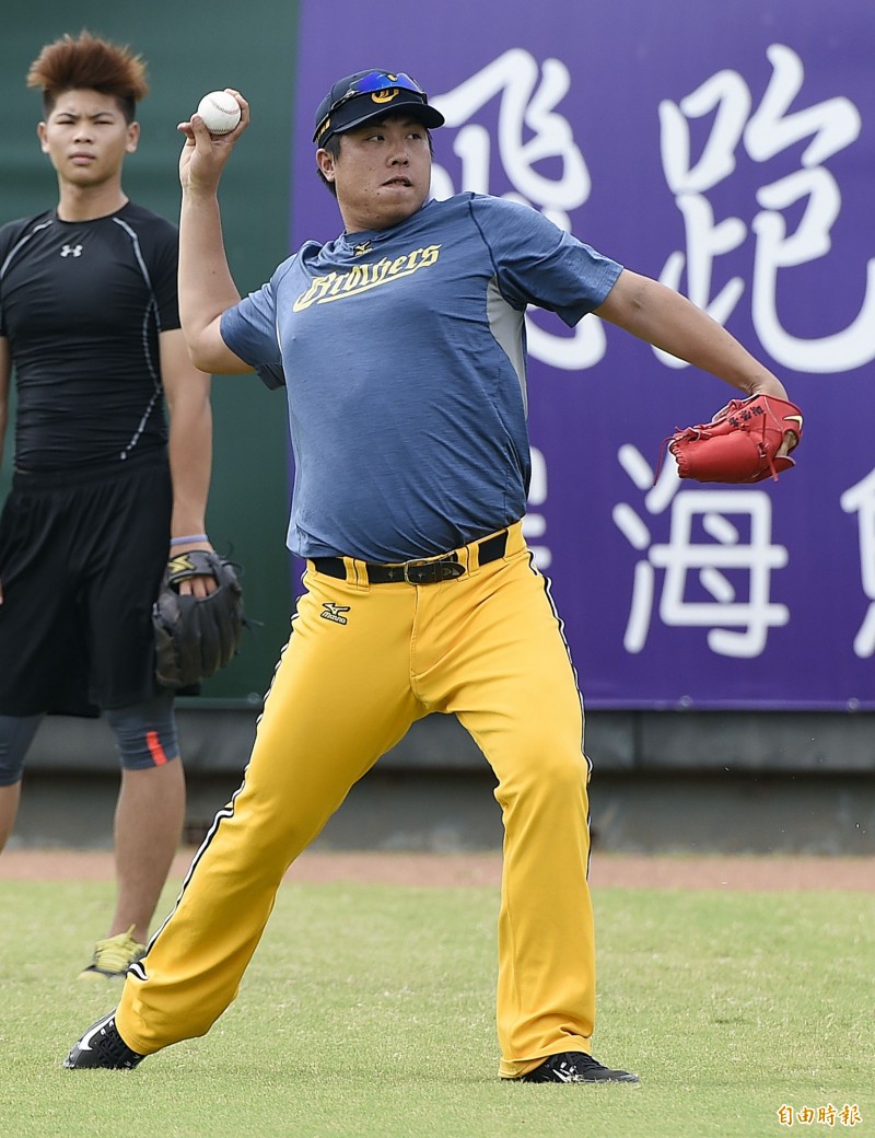 中信兄弟謝榮豪。（記者陳志曲攝）