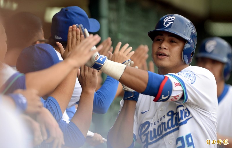 陽冠威也敲出2分砲。（記者林正堃攝）