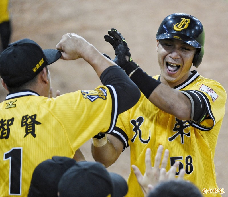 曾陶鎔三分砲追平比分。（記者陳志曲攝）