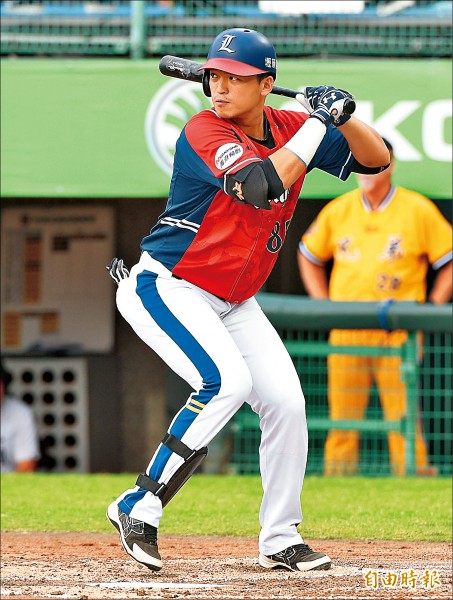 朱育賢上半季12轟,也迎來生涯首次季冠軍。(記者陳志曲攝) 朱育賢上半季12轟,也迎來生涯首次季冠軍。(記者陳志曲攝)