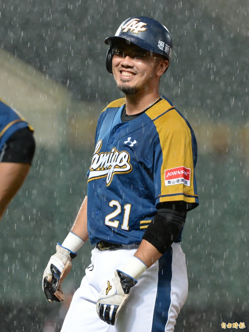 郭嚴文代打也有安打演出。（記者林正堃攝）