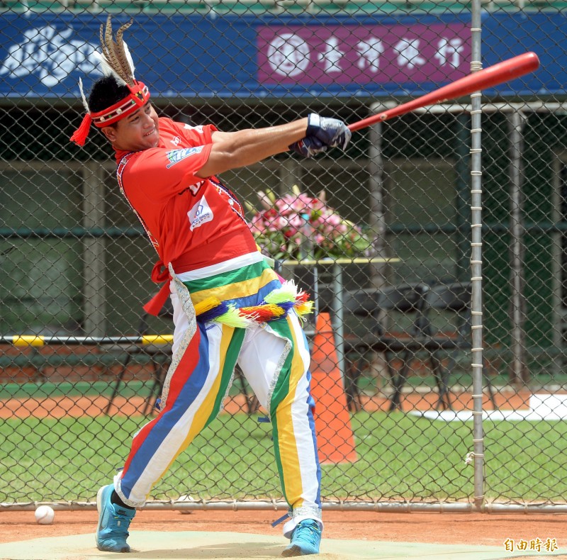 陽冠威賽前練習。（記者林正堃攝）