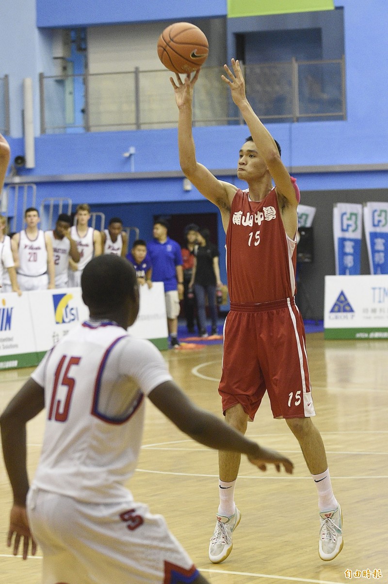 南山高中張鎮衙拿下全隊最高分。（記者陳志曲攝）