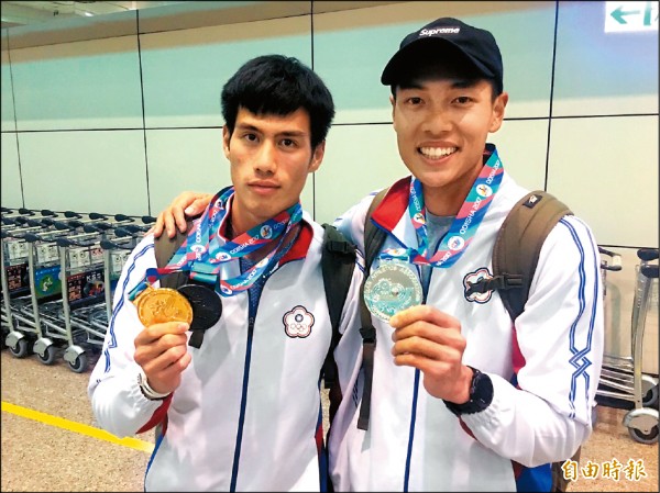 台灣靠楊俊瀚（左）100奪銅、200摘金及陳傑400跨欄摘銀，奪下1金1銀1銅。（記者林岳甫攝）