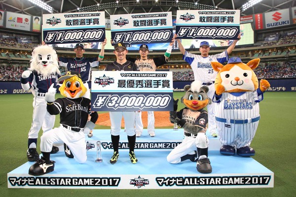 內川聖一（中）獲選MVP。（取自推特）